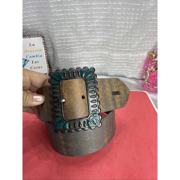 Velez Accessories - (H) Velez women's brown bohemian leather hippie belt, size S.